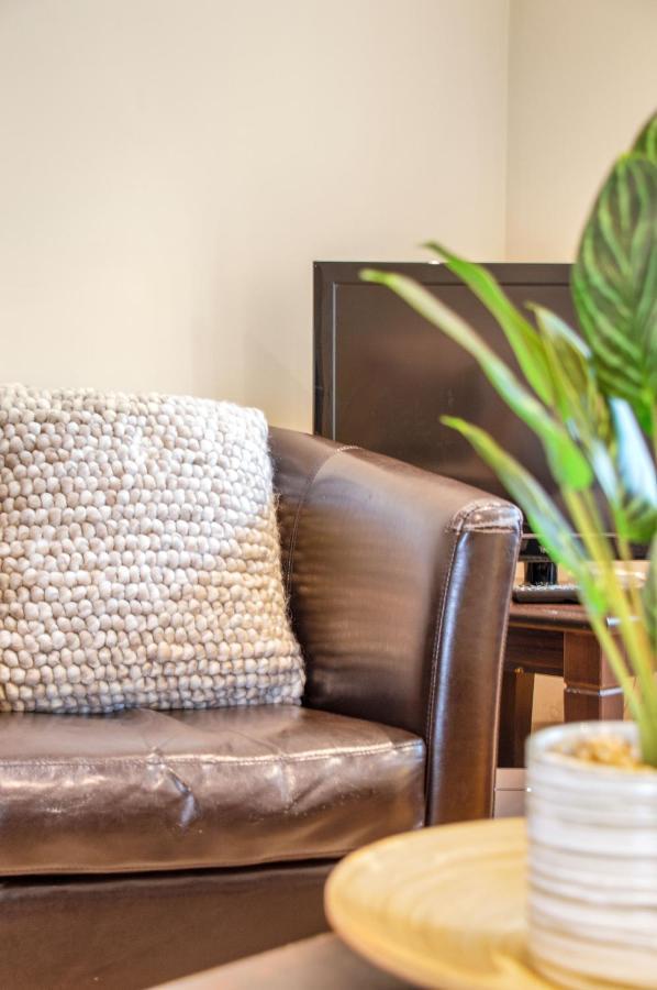 Appartement Stylish & Modern 2 Bedroom Ground Floor Close To Centre In Stunning Converted Church - Near Haymarket Train Station - Sleeps Up To 5 Guests *
