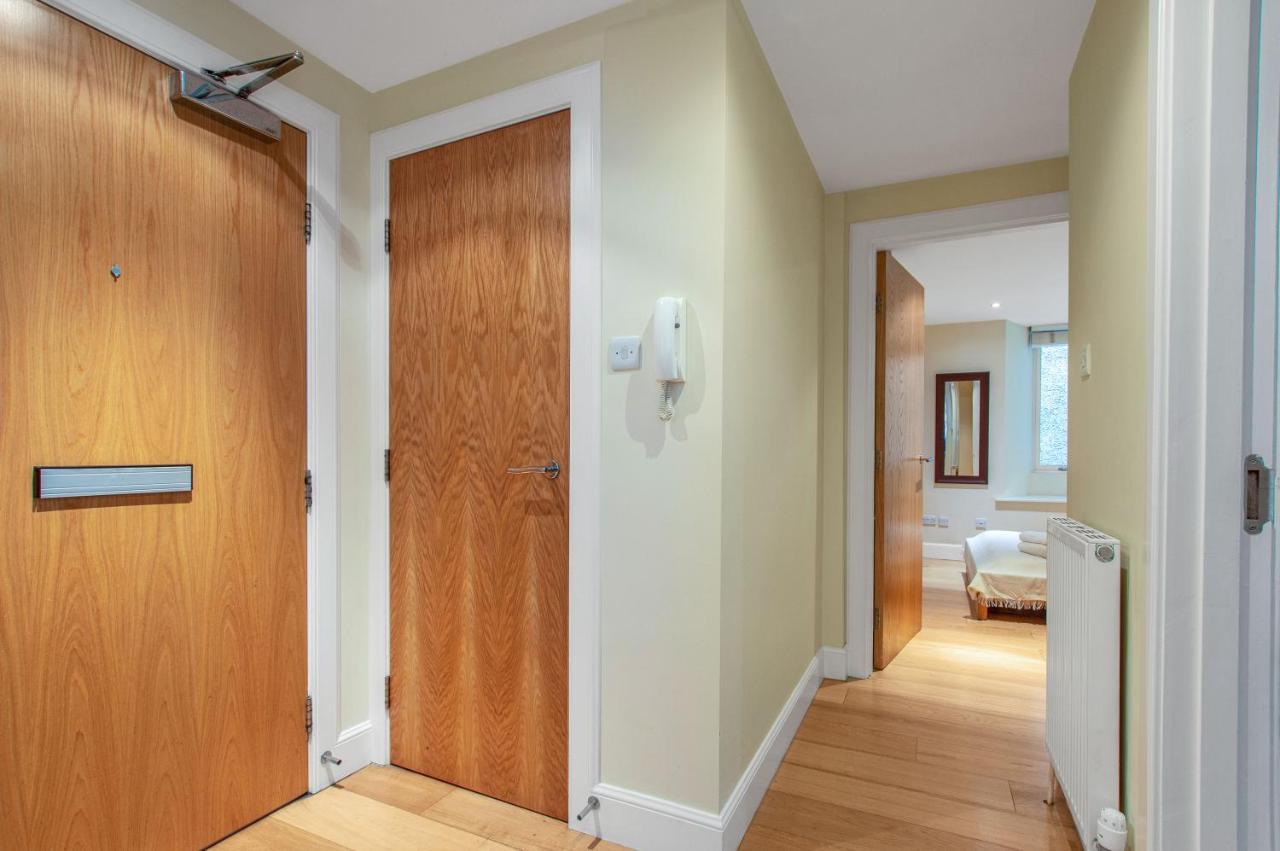 Stylish & Modern 2 Bedroom Ground Floor Close To Centre In Stunning Converted Church - Near Haymarket Train Station - Sleeps Up To 5 Guests * Édimbourg