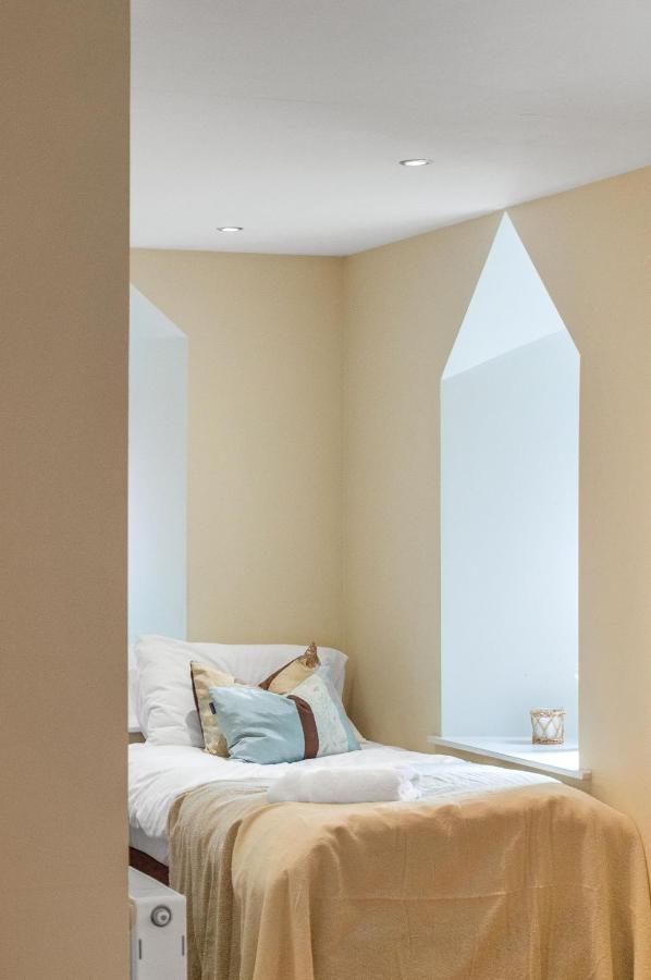 Appartement Stylish & Modern 2 Bedroom Ground Floor Close To Centre In Stunning Converted Church - Near Haymarket Train Station - Sleeps Up To 5 Guests *